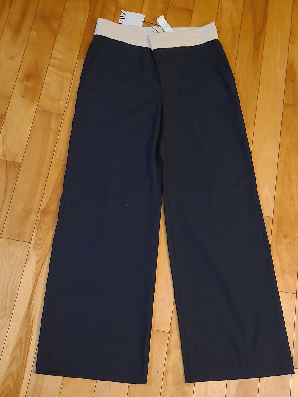 Zara Women Navy Wide-Leg Sweatpants with creme Waistband